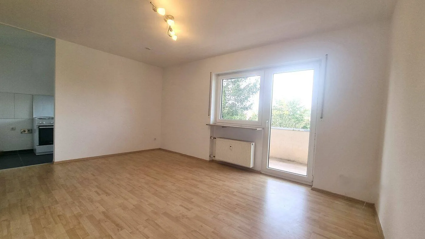 Wohnbereich mit Zugang Balkon, Gemütliche 1-Zimmer-Wohnung mit Balkon