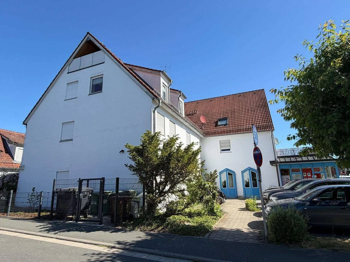 Außenansicht, 2-Zimmer-Wohnung mit Spitzboden und Stellplatz
